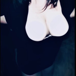 Uploaded by:BiGTiTWiFEY