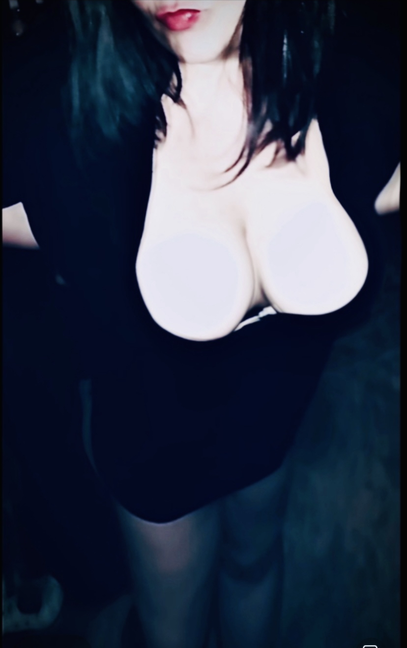 Uploaded by:BiGTiTWiFEY